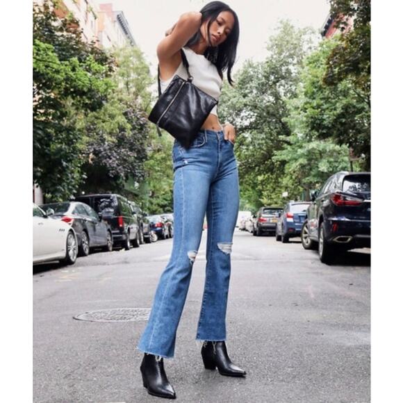 MOTHER The Weekender Fray Jeans Six Packs On Me 28 Flare - Picture 3 of 10